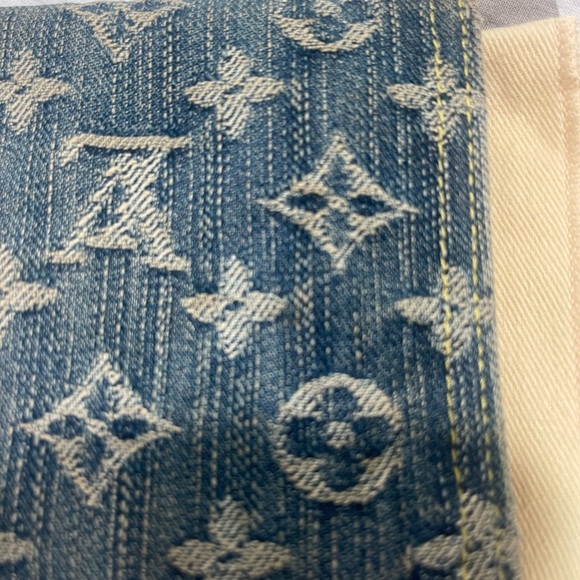 ❌SOLD❌Louis Vuitton Blue Denim Monogram Wallet with Gold Hardware - Picture 5 of 13